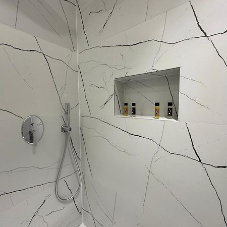 Twins Hotel Vlorë מראה חיצוני תמונה