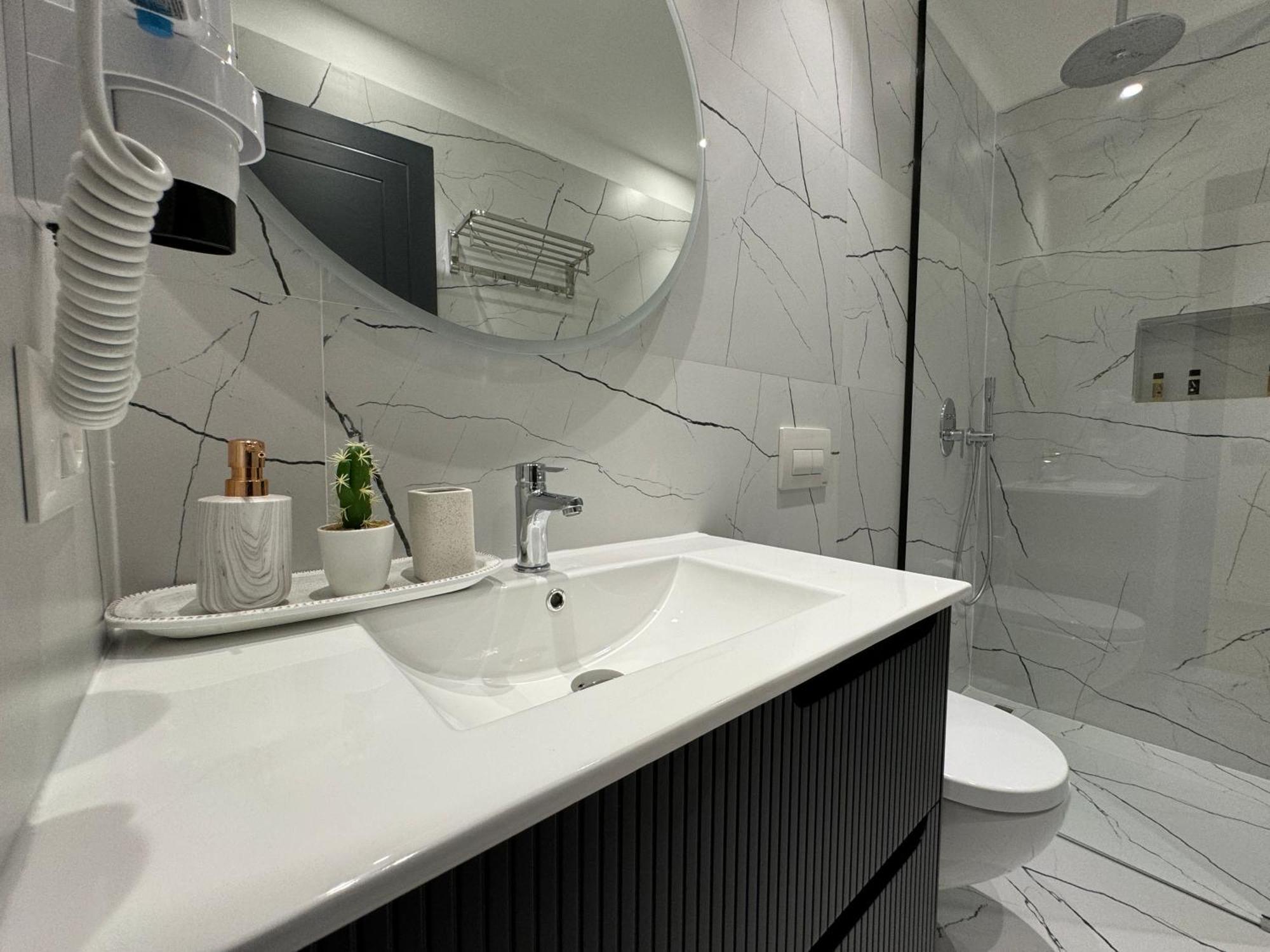 Twins Hotel Vlorë מראה חיצוני תמונה