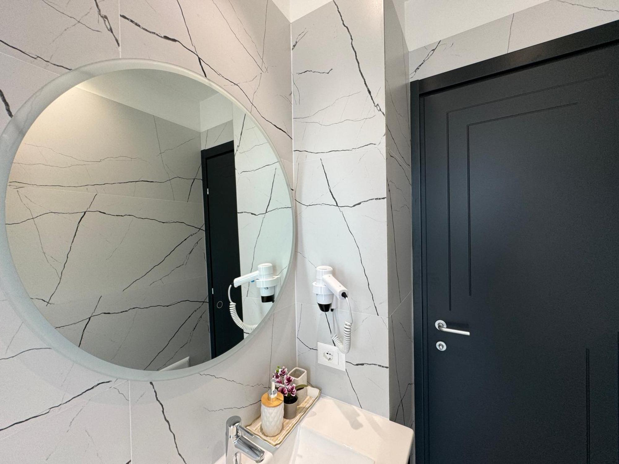 Twins Hotel Vlorë מראה חיצוני תמונה
